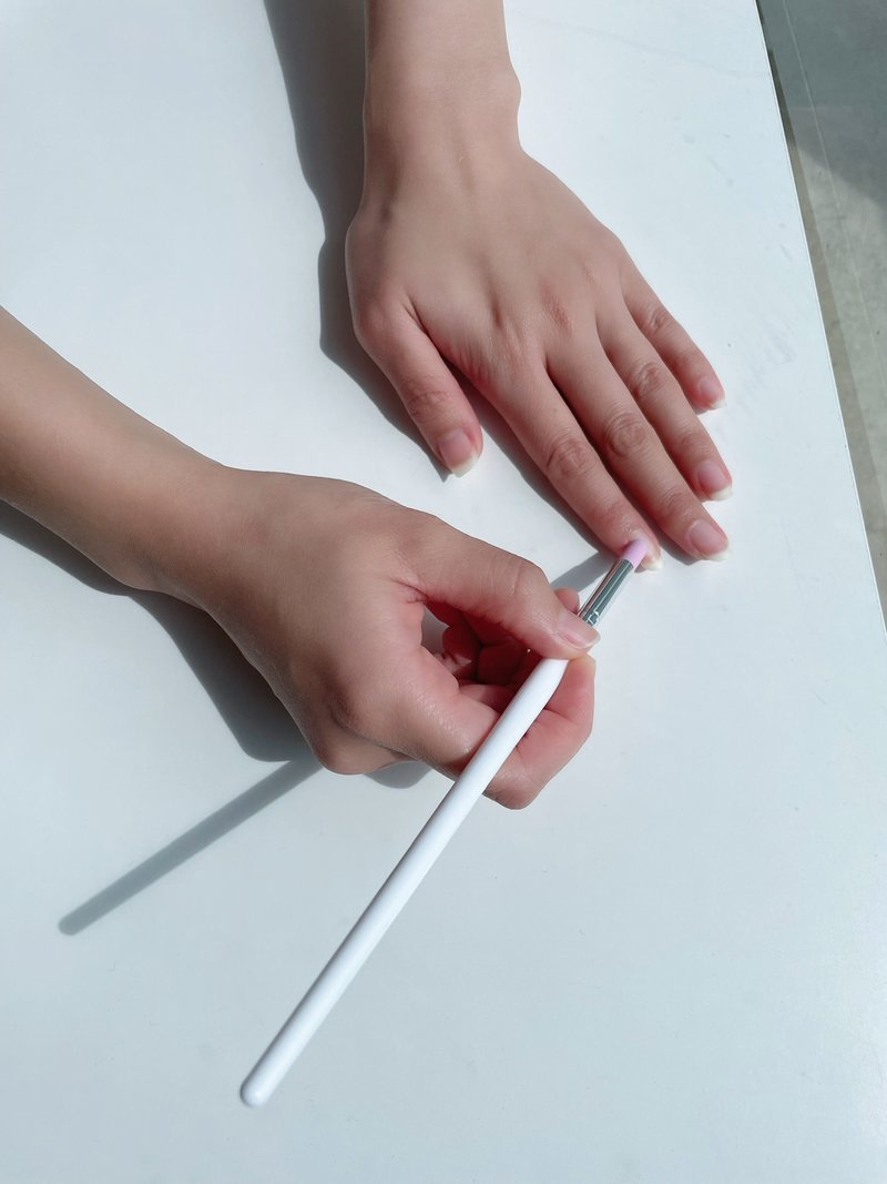 The exfoliating scrub pen gently and effectively removes old dead skin cells around the finger edges - Other - Stone White