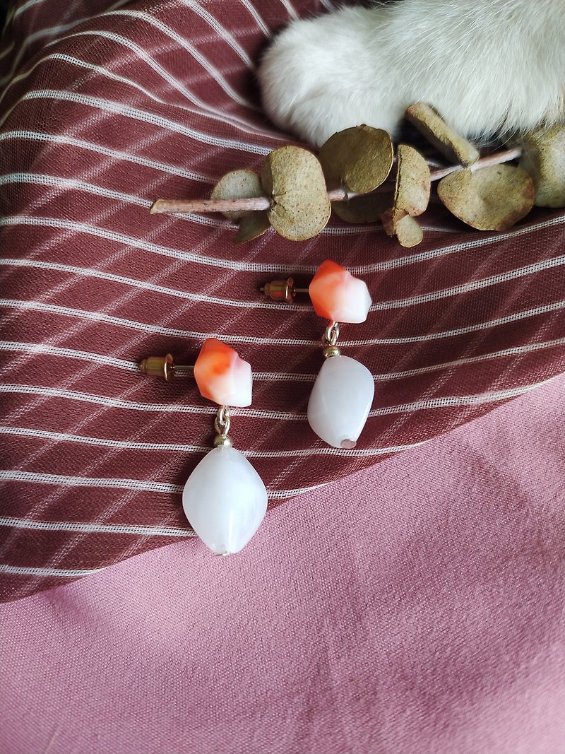 Sunset - Color Contrast Ice Bead Drop Earrings Earrings Orange and White - ต่างหู - เรซิน สีส้ม