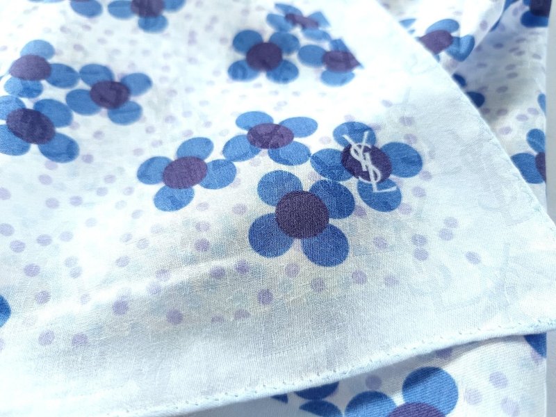 Yves Saint Laurent Vintage Handkerchief Graphic Flowers 23 x 22.5 inches - 手帕 - 棉．麻 藍色