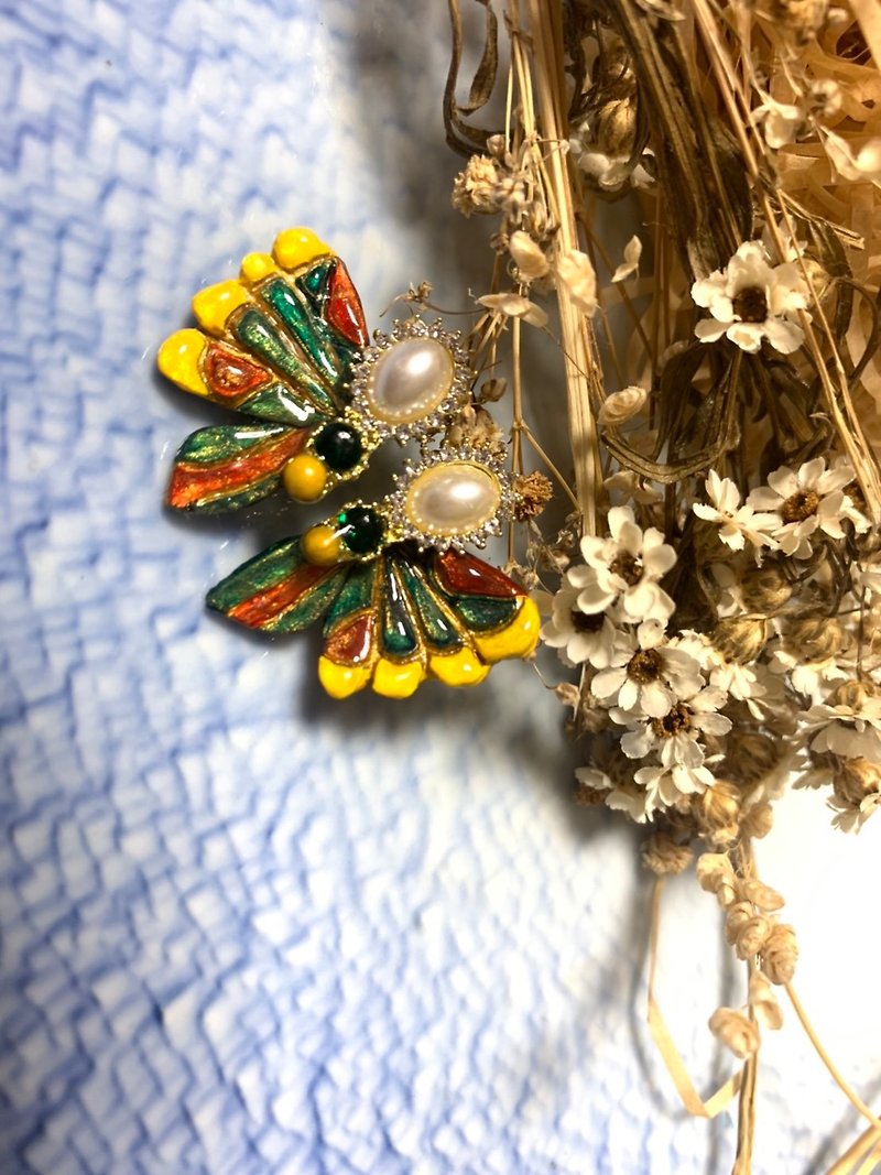 Vintage butterfly ceramic earrings