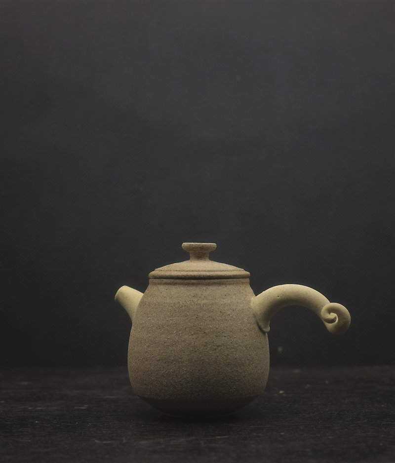 MY unglazed teapot - 茶壺/茶杯/茶具 - 陶 卡其色