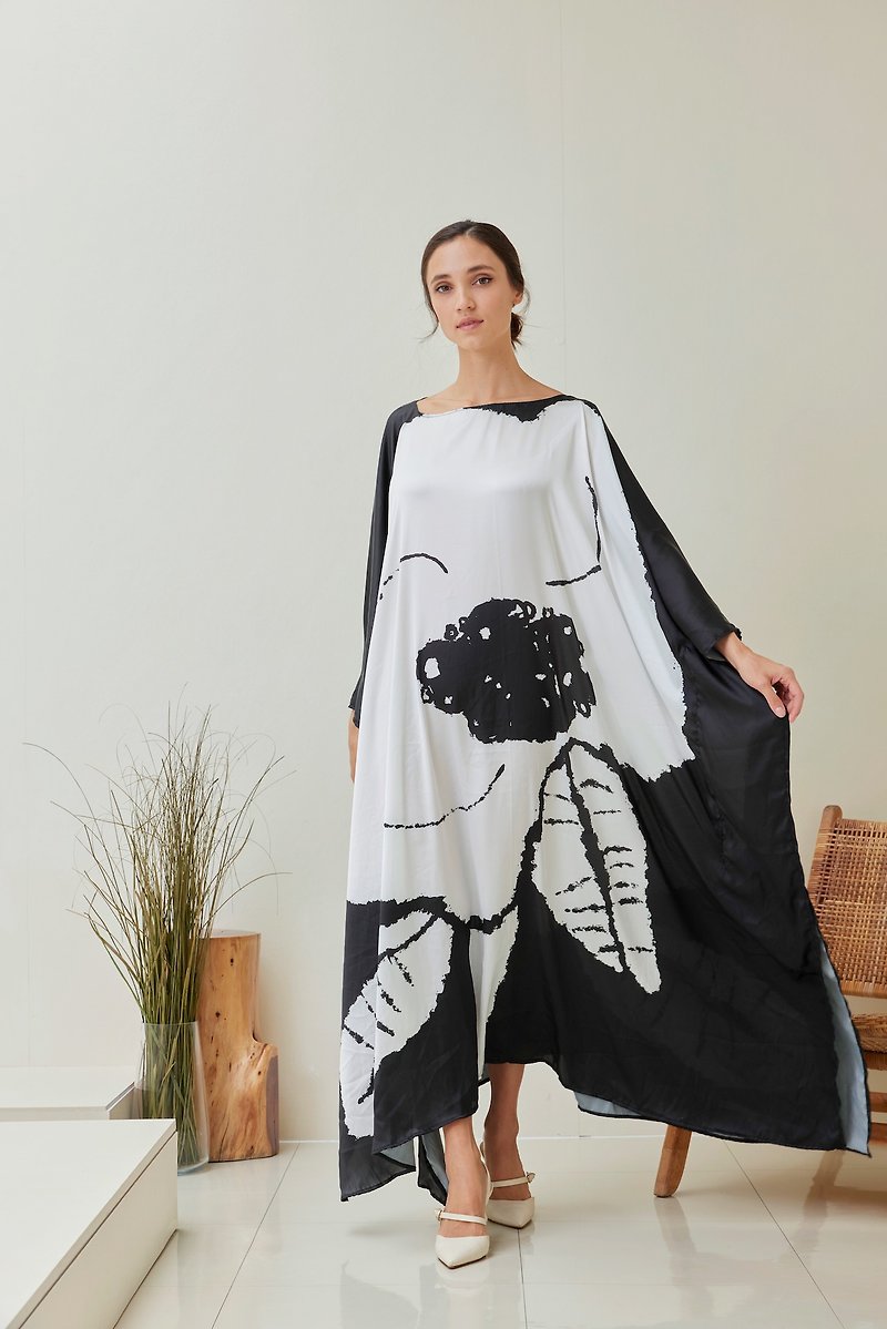 Abstract Kaftan Silk Caftan White Black Kaftan for Woman Kaftan Plus Size, Black - 洋裝/連身裙 - 絲．絹 黑色