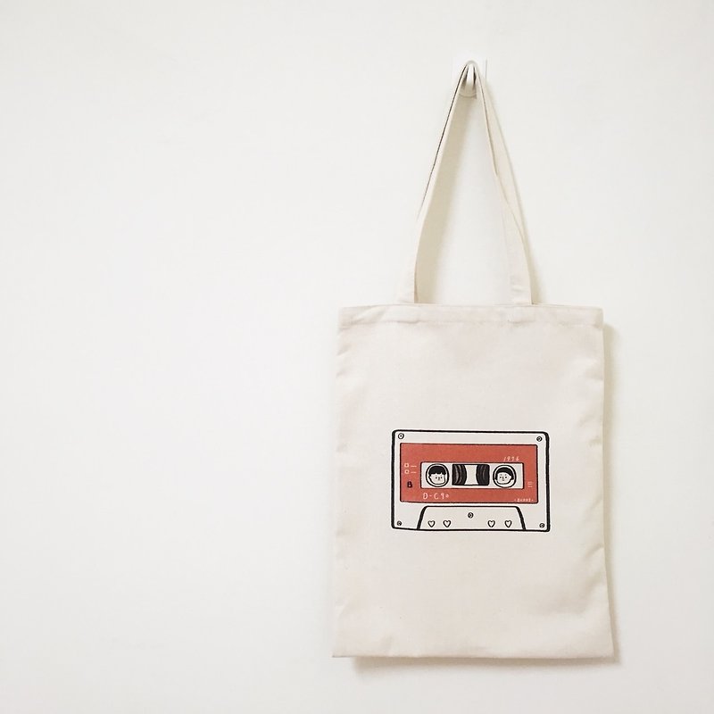 : Do you want to go to the concert with me: Cassette canvas bag (two colors) - กระเป๋าแมสเซนเจอร์ - ผ้าฝ้าย/ผ้าลินิน สีแดง