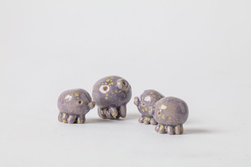 Round Octopus Series-Spotted Octopus - ของวางตกแต่ง - ดินเผา สีม่วง