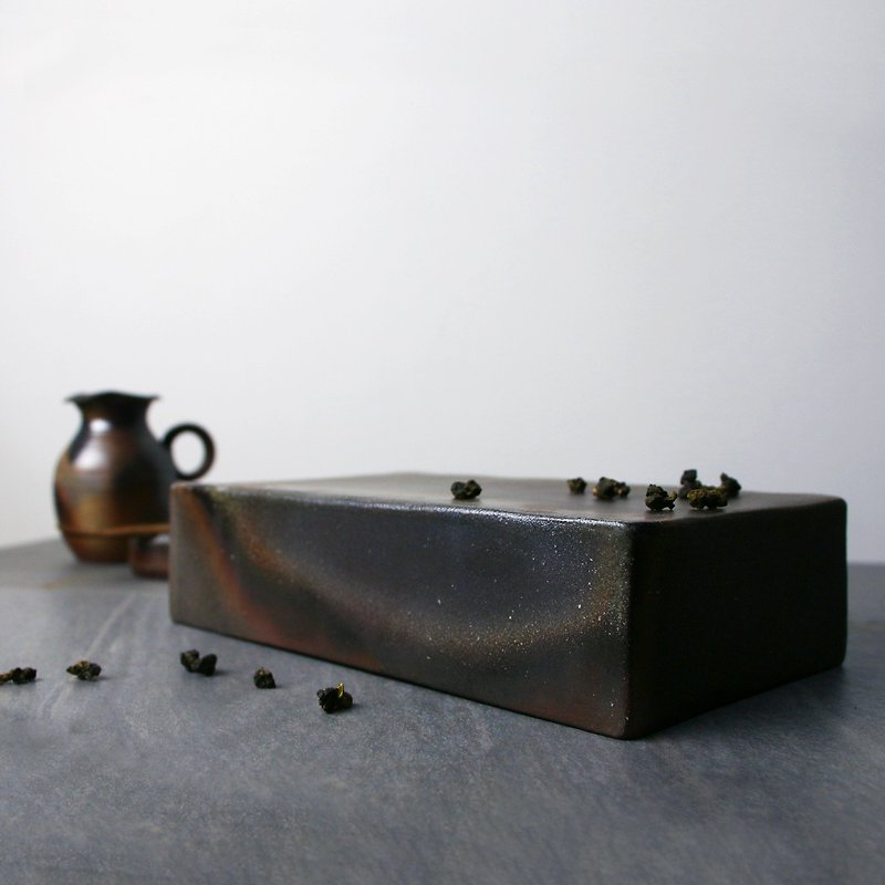 レンガの鍋は穴のない新しい色の薪焚き陶器手作りのお茶のトレイを保持します| ChenWeienによる作品