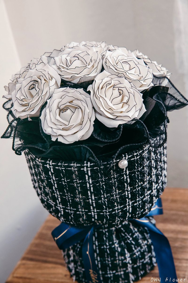 Small fragrant bouquet/Chanel bouquet/Valentine's Day bouquet/soap flower/fragrance bouquet/everlasting flower gift box - ช่อดอกไม้แห้ง - วัสดุอื่นๆ สีดำ