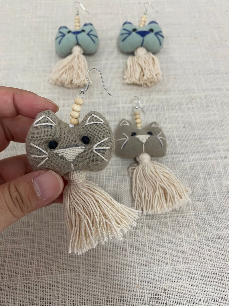BOHOPeach bohemian tribal earrings pom poms cute gifts - 耳環/耳夾/耳骨夾 - 其他材質 藍色