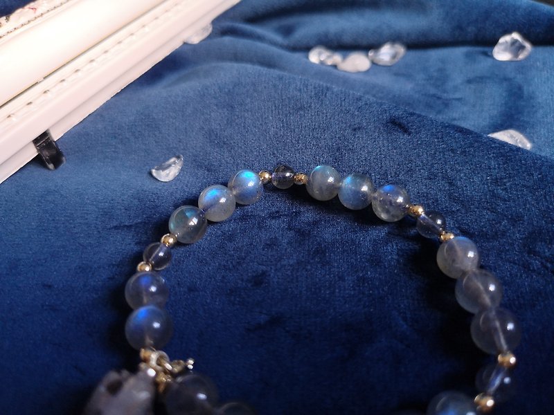 Blue Labradorite x Moonlight Rough Stone Bracelet (14K Gold)-One Thing, One Picture, Love Crystal, Aid Sleep - สร้อยข้อมือ - คริสตัล สีเทา