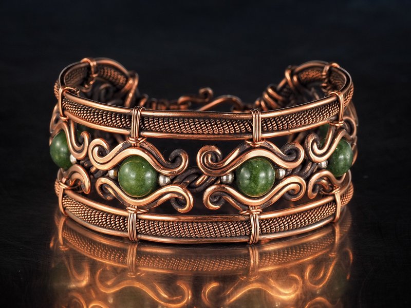 Copper wire wrapped bracelet with jade for lady Antique style WireWrapArt - สร้อยข้อมือ - เครื่องเพชรพลอย สีเขียว