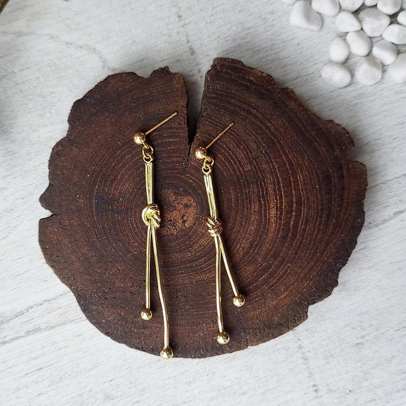 18k gold-plated pure copper knotted charm pendant retro earrings earpin Clip-On birthday graduation gift - ต่างหู - ทองแดงทองเหลือง สีทอง