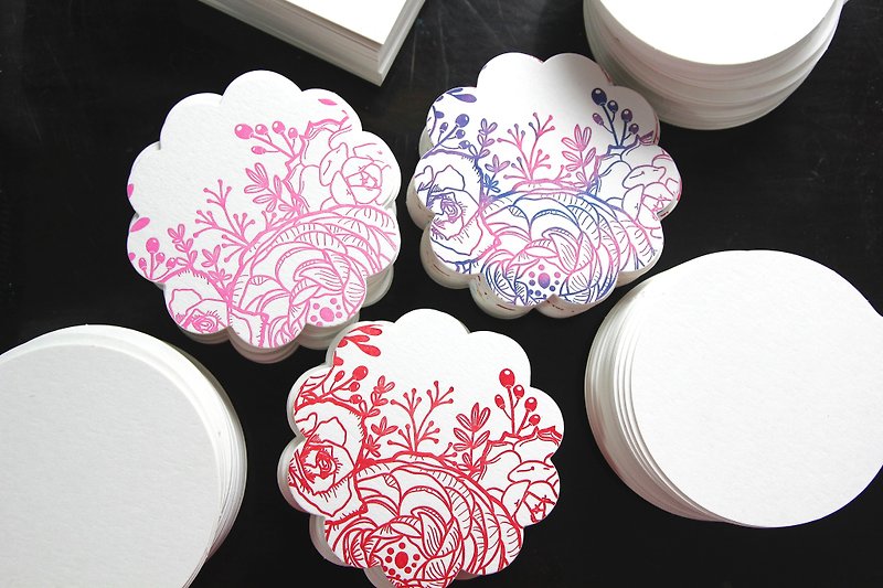 [Coasters] Toppan Printing paper - roll style romantic floral lace inset (3 into the containers, may offer another large order) - ที่รองแก้ว - กระดาษ หลากหลายสี