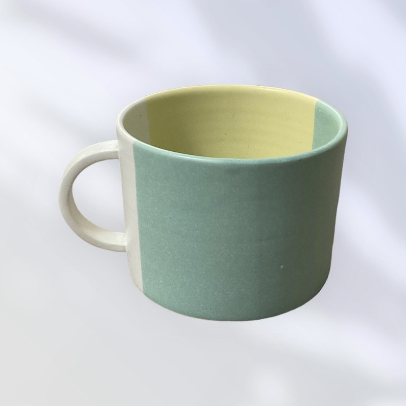 お米の形のマグカップ -グリーンとイエロー - マグカップ - 磁器 多色