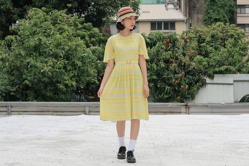 Warm garden vintage short-sleeved dress - ชุดเดรส - วัสดุอื่นๆ สีเหลือง