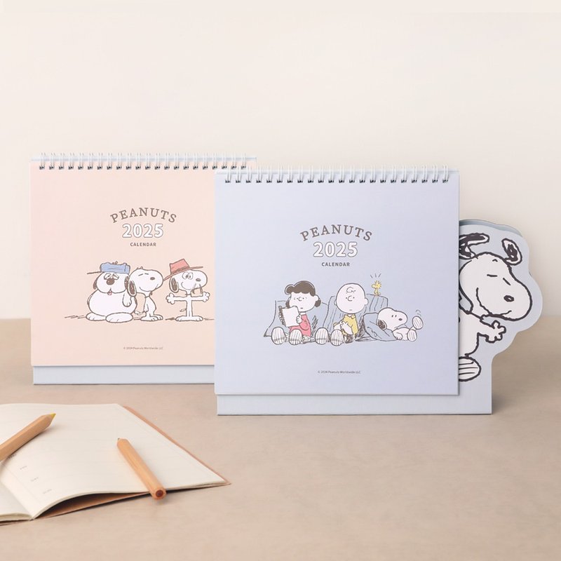 Peanuts Snoopy 2025 Desk Calendar-Snoopy Genuine Cartoon Diary Diary Calendar Triangular Desk Calendar - ปฏิทิน - กระดาษ หลากหลายสี