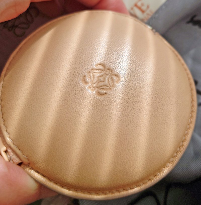 全新品連盒 Loewe 圓餅乾收納包 錢包零錢夾 零錢包散銀包 散紙包 - 皮夾/長短夾/錢包 - 真皮 咖啡色