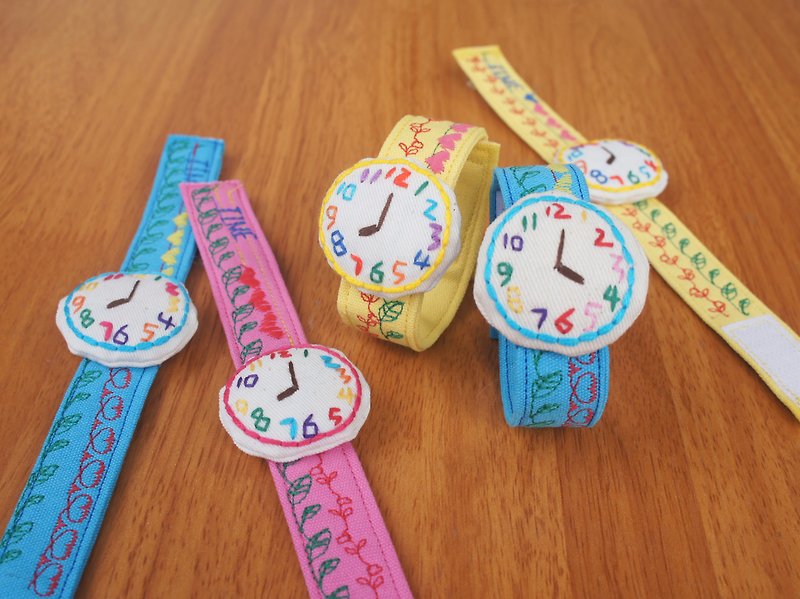 手刺繡カラフルな装飾時計 - ブレスレット - コットン・麻 多色