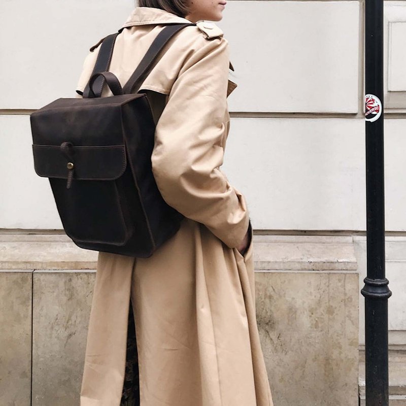 Handcrafted leather backpack with laptop compartment - 後背包/背包/書包 - 真皮 咖啡色