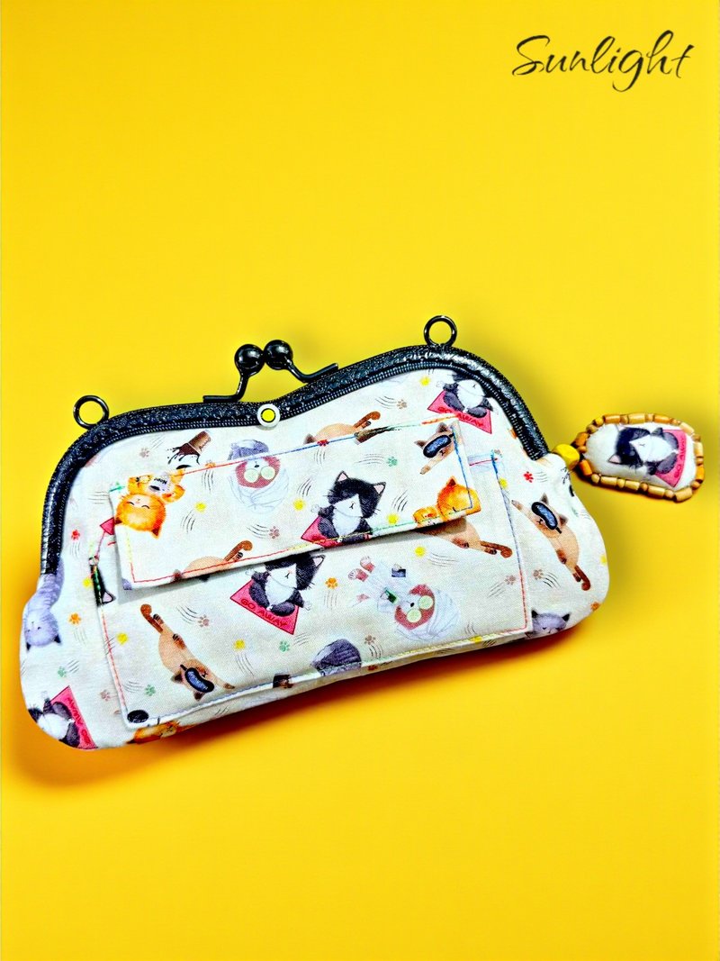 日光小巷手做可愛貓咪日常口金包長夾斜背包手拿包,筆袋 - 側背包/斜背包 - 棉．麻 