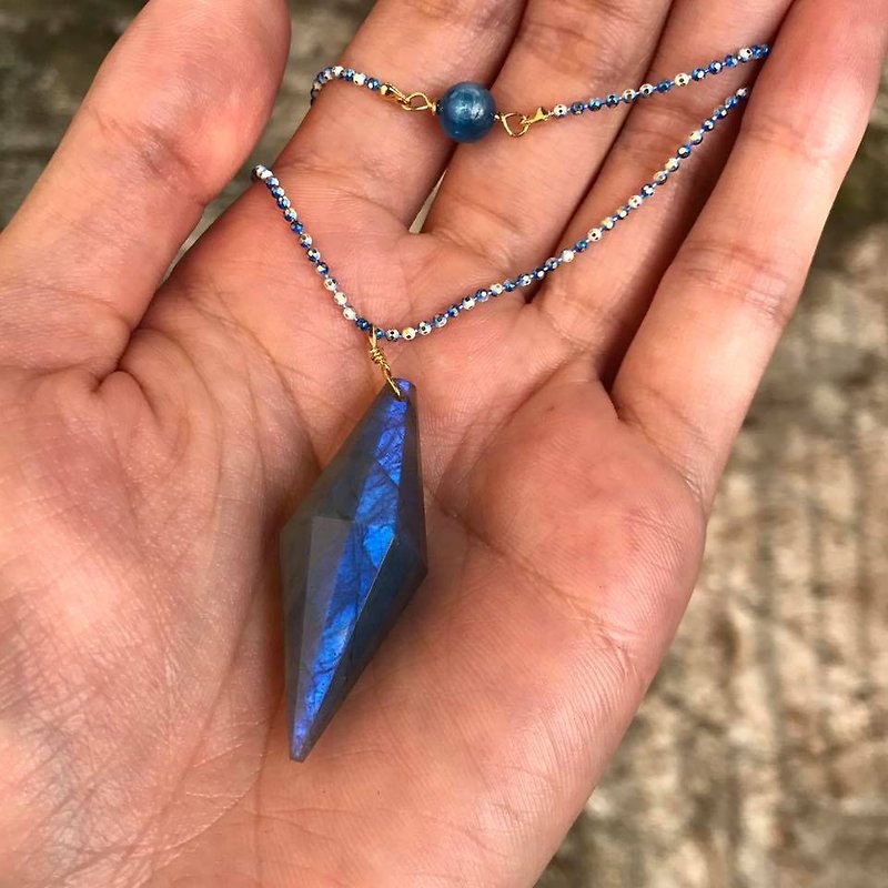 【Lost And Find】Natural Blue color Labradorite necklace - สร้อยคอ - เครื่องเพชรพลอย สีน้ำเงิน