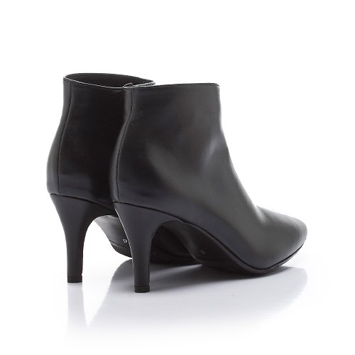 Buy Delize Ankle-Length Boots With Zip Closure At Redfynd