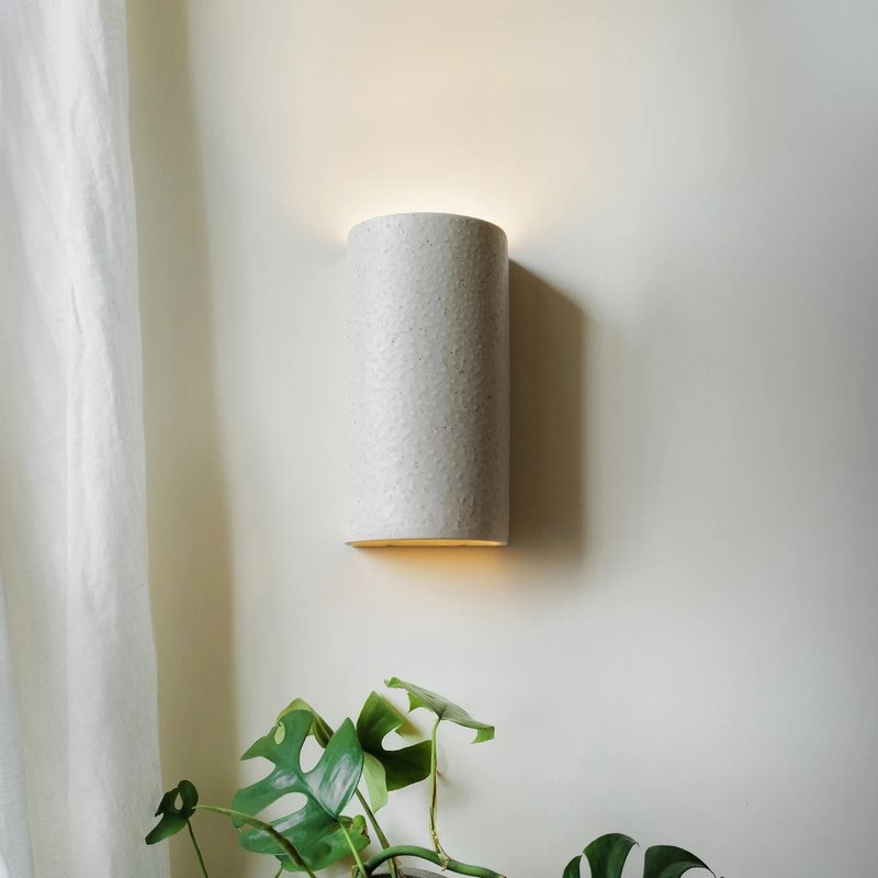 Handcrafted Speckled Beige Ceramic Wall Sconce - Modern Clay Lamp - 燈具/燈飾 - 黏土 白色