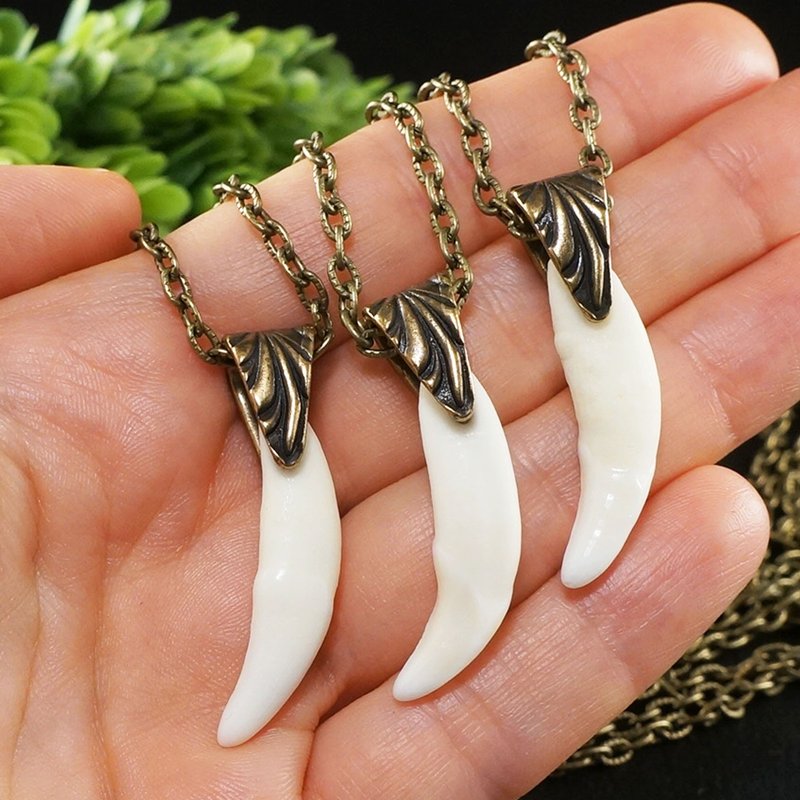 Real Wolf Tooth Necklace Genuine Wolf White Teeth Fang Tusk Necklace Jewelry - 項鍊 - 其他材質 白色