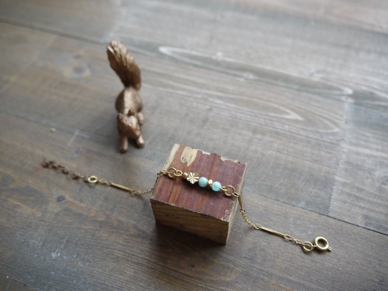 [Sh, N x PAW] Valentine joint planning activities | mini-dried bouquet card x natural stone brass hand and chain No.3 - Bracelets - Other Metals Blue