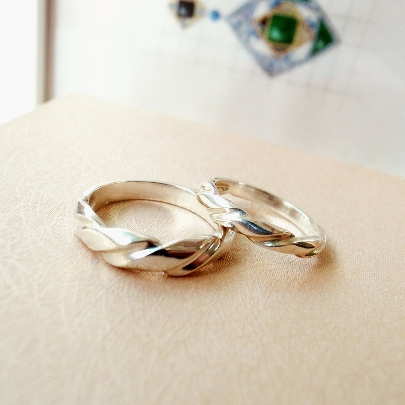 シンプルなリボンツイストリング925スターリングシルバーの恋人の結婚指輪基本的な日常着はレタリングすることができます