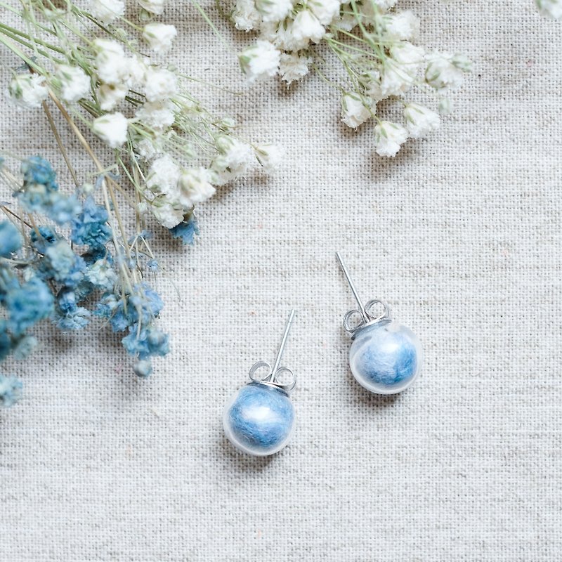 青空・不鏽鋼耳針・玻璃球耳環 - 耳環/耳夾 - 玻璃 藍色
