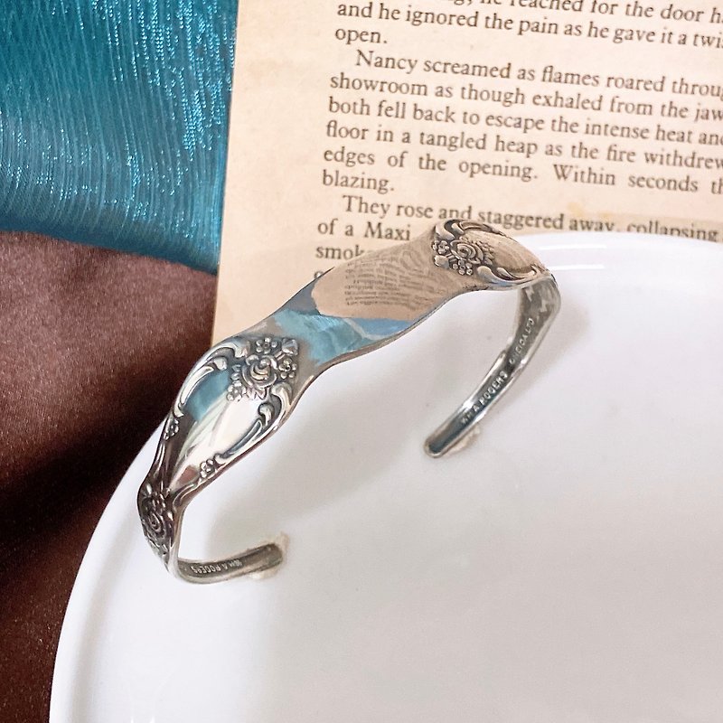 [Western Antique Jewelry] Adjustable WMA.Rogers Silver Spoon Bracelet Flower Tengman Bracelet - สร้อยข้อมือ - เครื่องประดับ สีเงิน