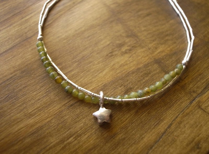 【Grooving the beats】[ Fair Trade] Little Charm Bracelet with Beads - สร้อยข้อมือ - โลหะ สีเขียว