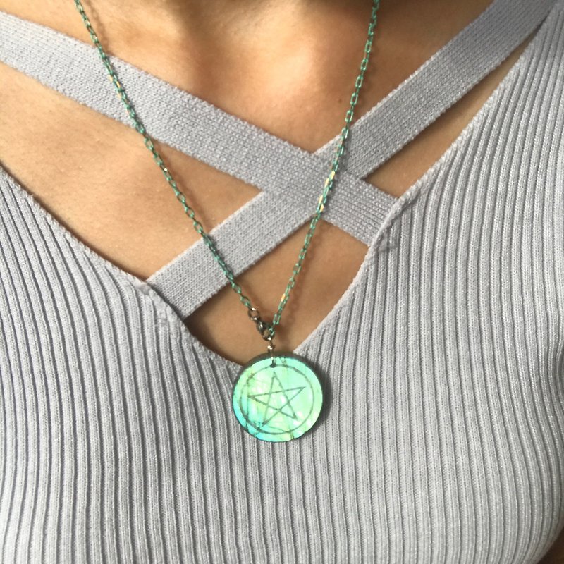 【Lost And Find】Natural labradorite Pentacle necklace - Chokers - Gemstone Multicolor