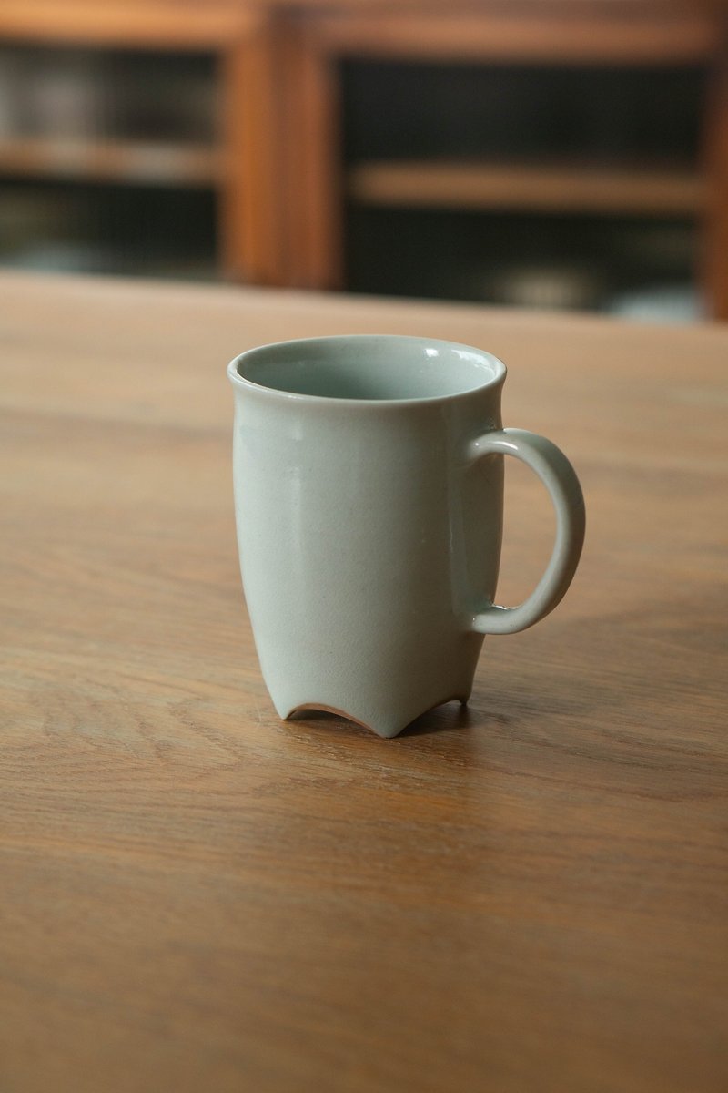 White five-legged mug | coffee mug - Mugs - Porcelain White
