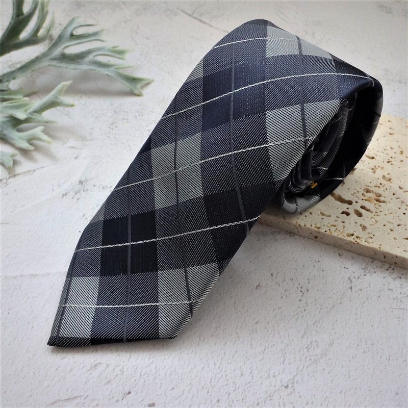Gradient diamond blue and gray tie - a must-have versatile tie for every man! - เนคไท/ที่หนีบเนคไท - ไฟเบอร์อื่นๆ สีเทา