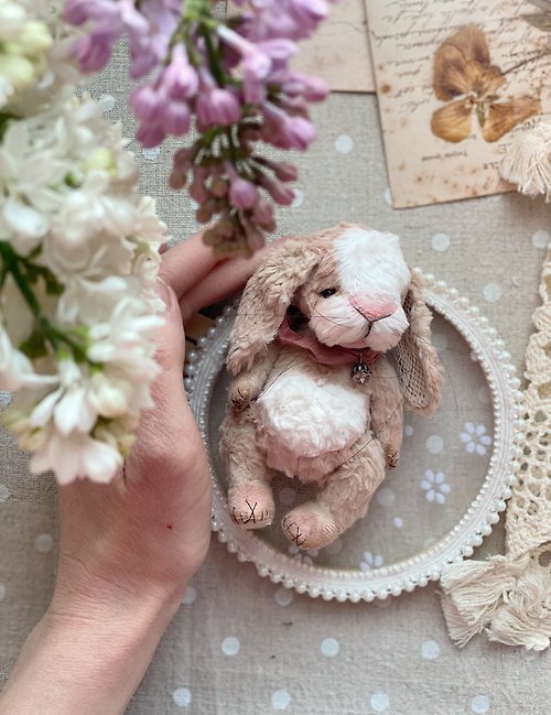 Iris and Co Artist teddy bunny Bonny
