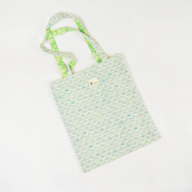 Woodcut sided white shopping bags _ Bee _ + waves fair trade - กระเป๋าถือ - ผ้าฝ้าย/ผ้าลินิน หลากหลายสี