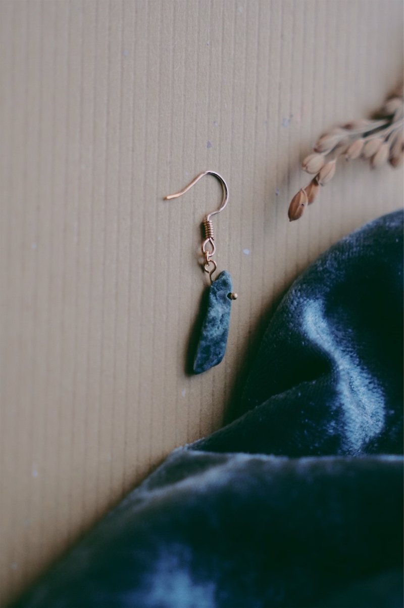 石穗-穀雨　天然大理石紋單邊款   獨家設計手作耳環 - 耳環/耳夾 - 石頭 綠色