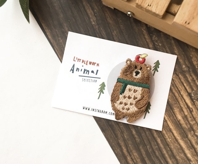 BURBERRYS 刺繍エンブレム ピンバッジ ワッペン 木製ボックス入り BURBERRYS 刺繍エンブレム ピンバッジ ワッペン 木製ボックス