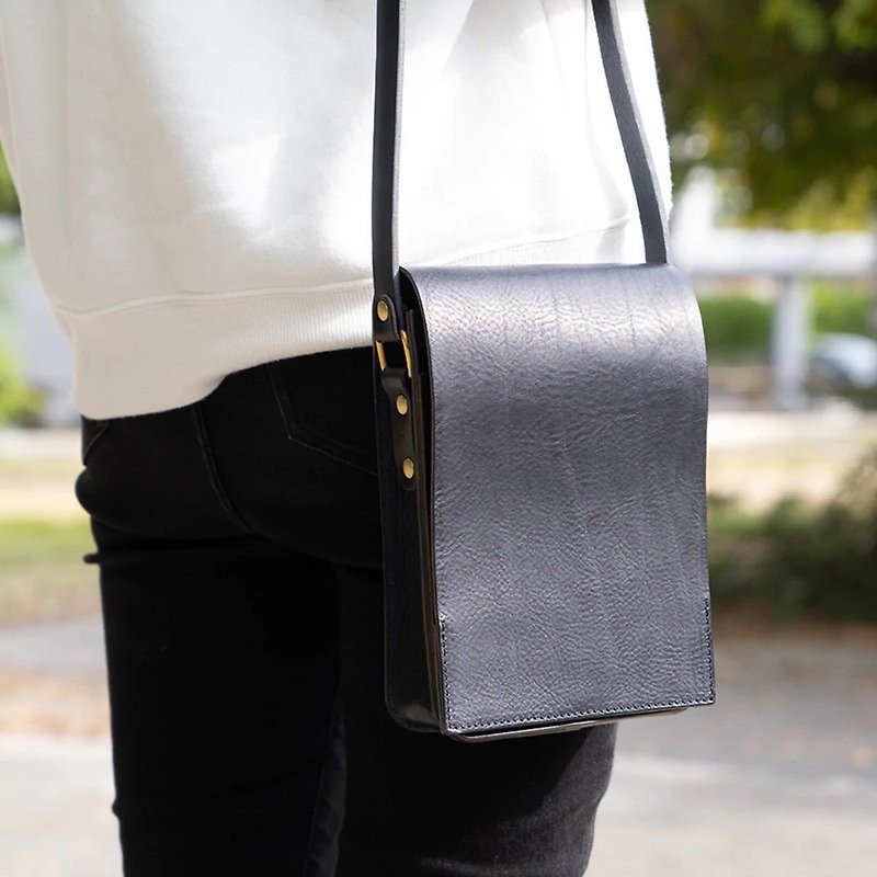 Shoulder Bag Crossbody Bag Shoulder Bag Leather Italian Leather Leather - กระเป๋าแมสเซนเจอร์ - หนังแท้ สีดำ
