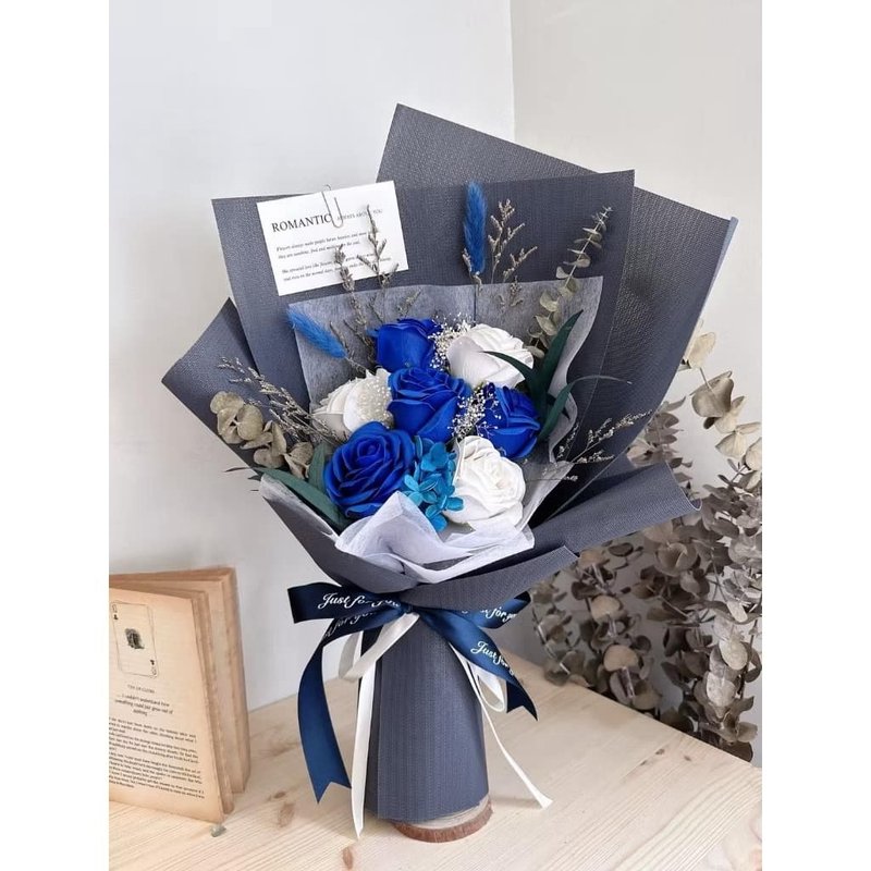 Blue Bouquet Soap Flower Roses Teacher's Day Bouquet Soap Bouquet Large Bouquet Valentine's Day - ช่อดอกไม้แห้ง - พืช/ดอกไม้ สีน้ำเงิน