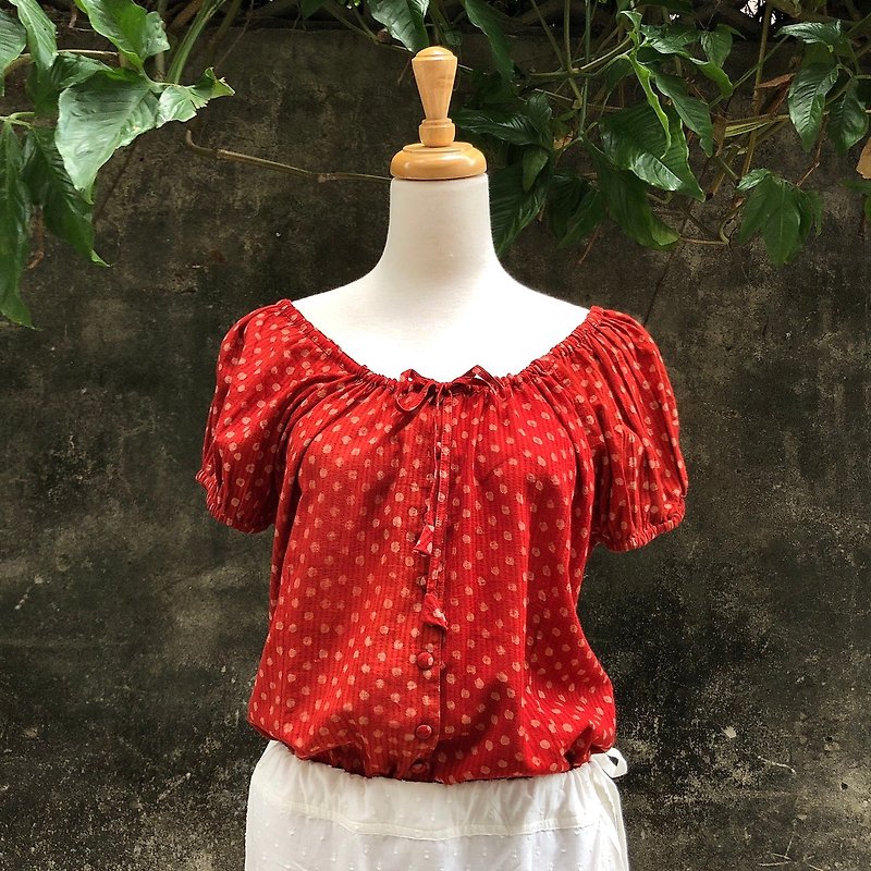 Begar Dot Bella Top. Indian hand-engraved stamp and plant-dyed French vintage blouse - เสื้อผู้หญิง - ผ้าฝ้าย/ผ้าลินิน สีแดง