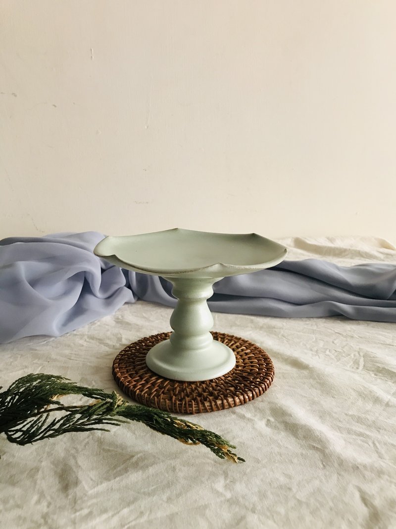 Déjà vu Ceramics 綠色陶製花邊高腳盤 - 盤子/餐盤/盤架 - 陶 綠色