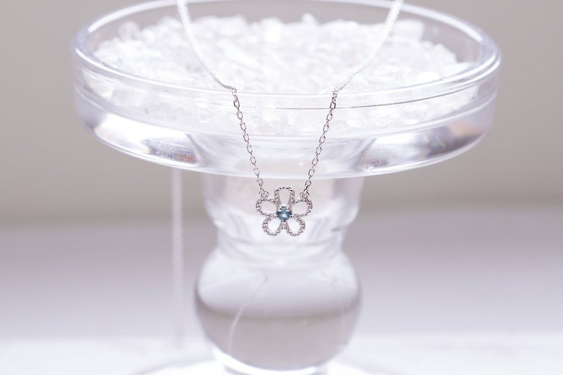 [Out of Print Special] London Blue Stone 925 Sterling Silver Small Flower Clavicle Chain Necklace - สร้อยคอ - เครื่องเพชรพลอย สีน้ำเงิน