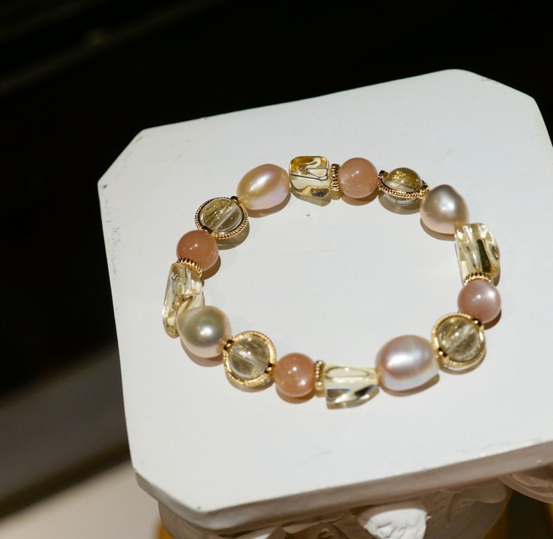 Pearl Blonde Crystal Citrine Sun Stone Lucky Crystal Bracelet Stone Bracelet - สร้อยข้อมือ - คริสตัล สีทอง