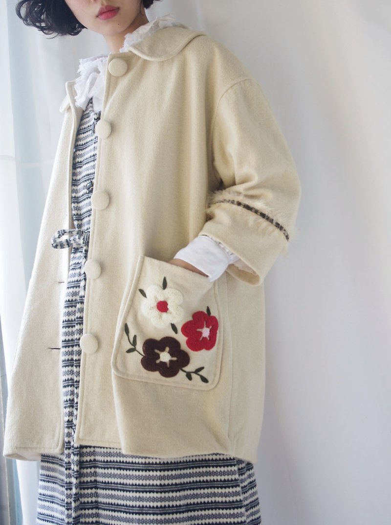 Resyle vintage - white cotton embroidered flower coat round neck retro coat - เสื้อแจ็คเก็ต - ขนแกะ ขาว