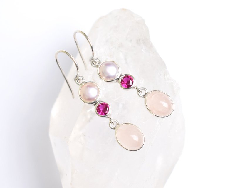 Soft pearl ruby rose quartz Silver earrings - ต่างหู - เครื่องเพชรพลอย สึชมพู