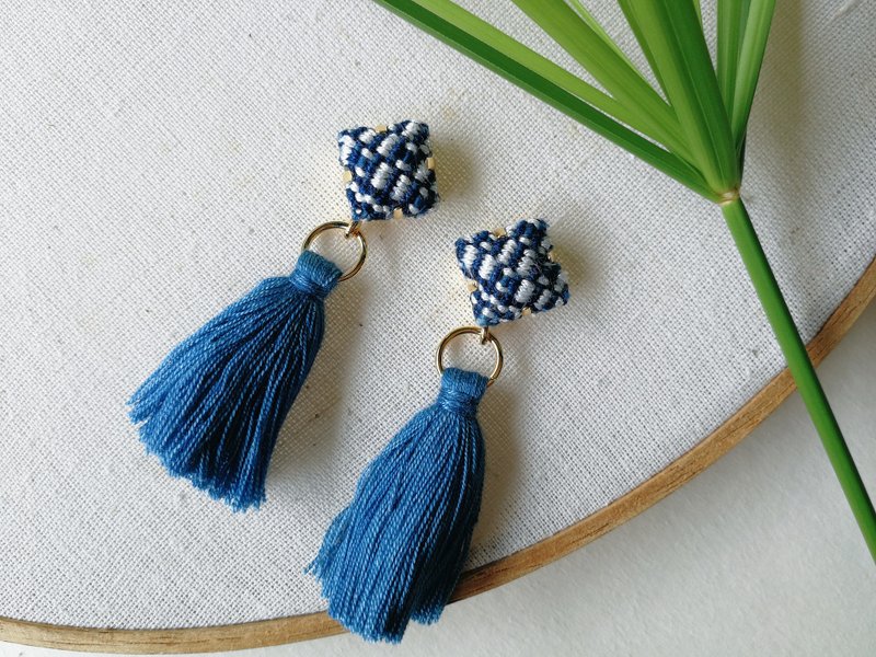 Indigo blue Tassel Earrings - 耳環/耳夾/耳骨夾 - 棉．麻 藍色