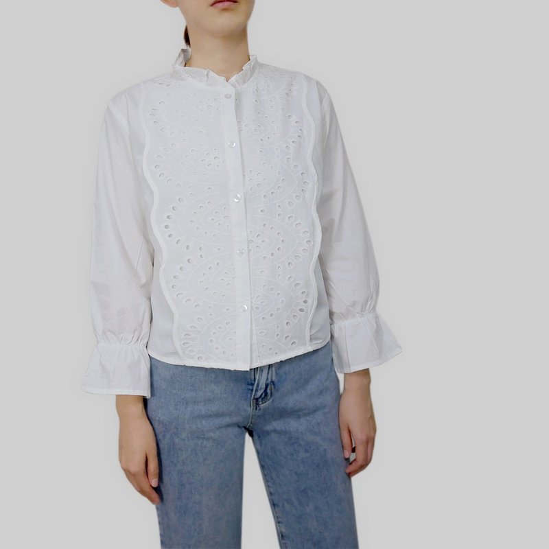 Lace Stand Collar Shirt with Sleeves - เสื้อเชิ้ตผู้หญิง - ผ้าฝ้าย/ผ้าลินิน ขาว