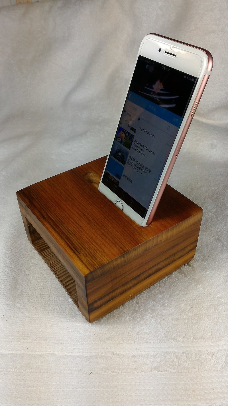 Amplified phone logs of wood seat - Other - Wood 