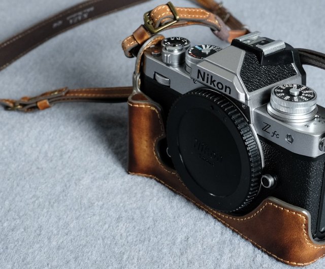 Nikon zfc ミラーレス一眼カメラ kaza レザー付 KAZA、「ニコン Z fc」用のフルレザーケース。ビンテージ